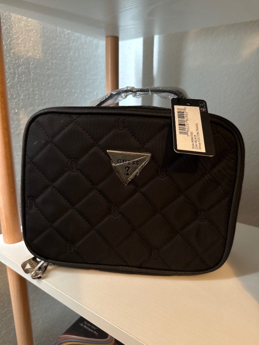 Guess toiletry bag
